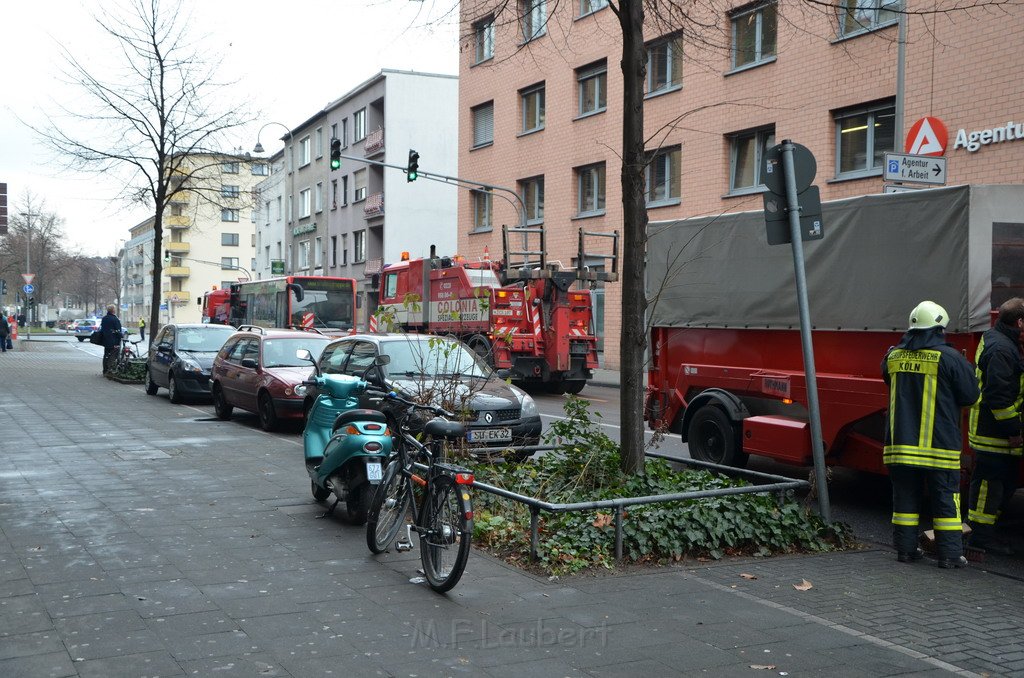 Stadtbus fing Feuer Koeln Muelheim Frankfurterstr Wiener Platz P329.JPG